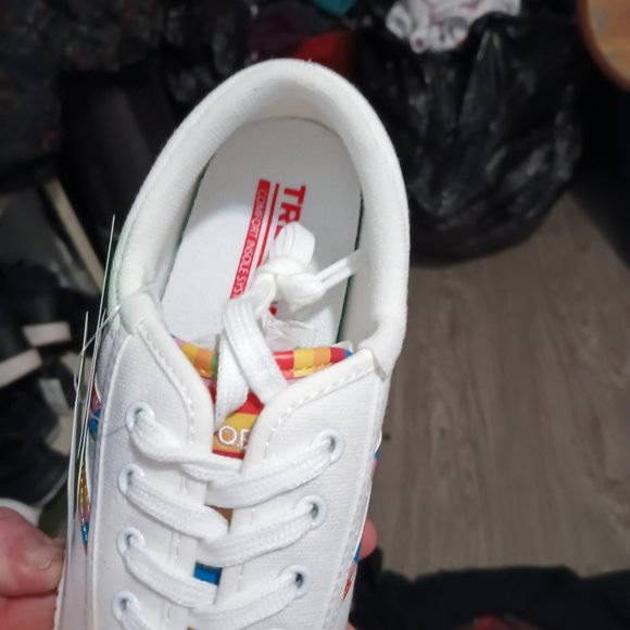 Shoes - Picture 3 of 4